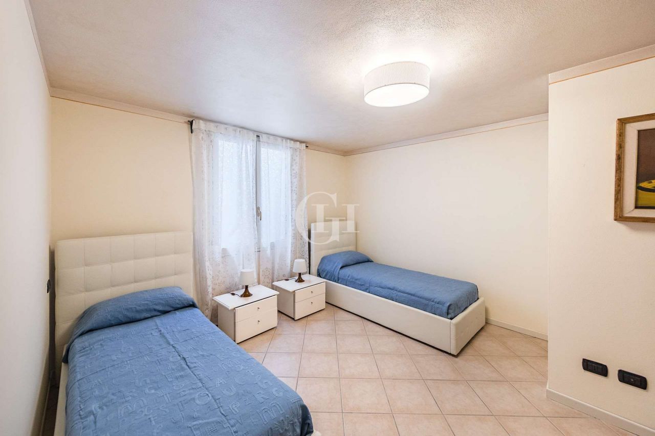 Villa on Lake Garda, Italy, 223 m² - picture 14