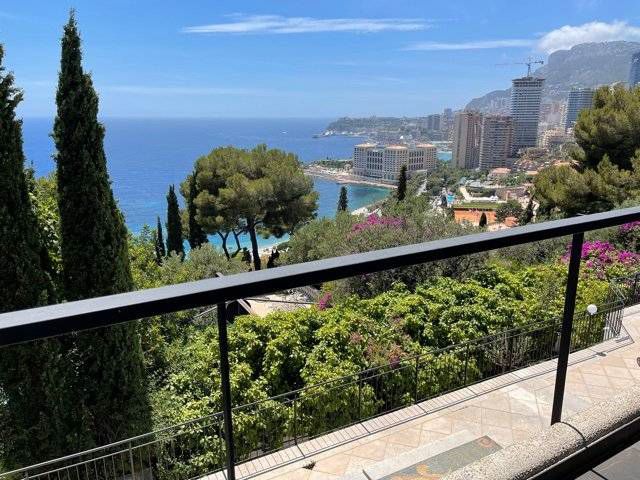 Villa à Roquebrune Cap Martin, France, 350 m² - image 1