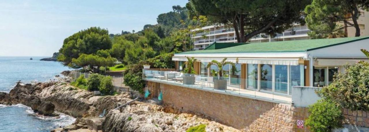 Villa à Roquebrune Cap Martin, France, 350 m² - image 1