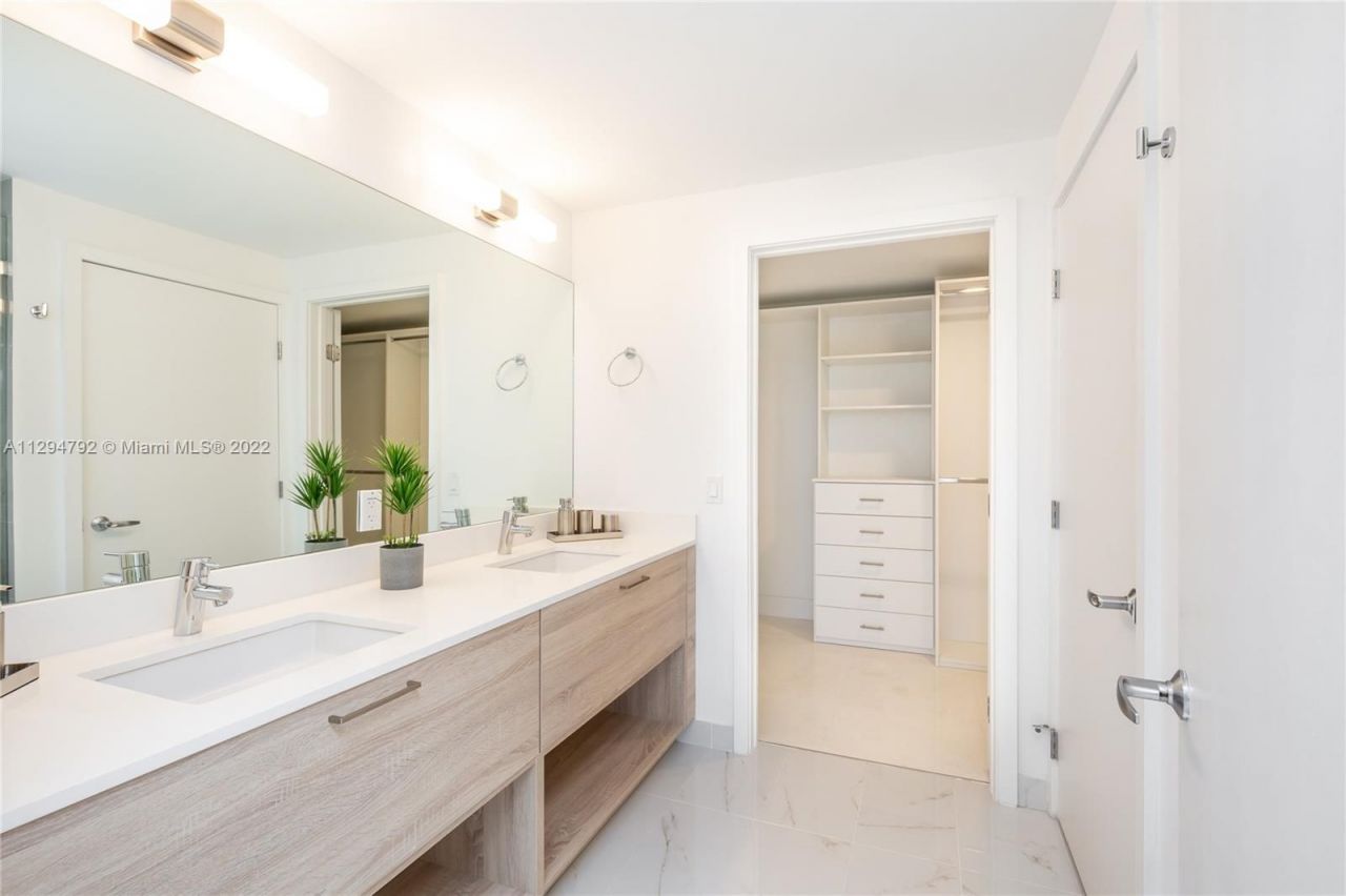 Flat in Miami, USA, 150 m² - picture 9