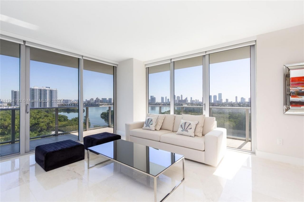 Flat in Miami, USA, 150 m² - picture 1