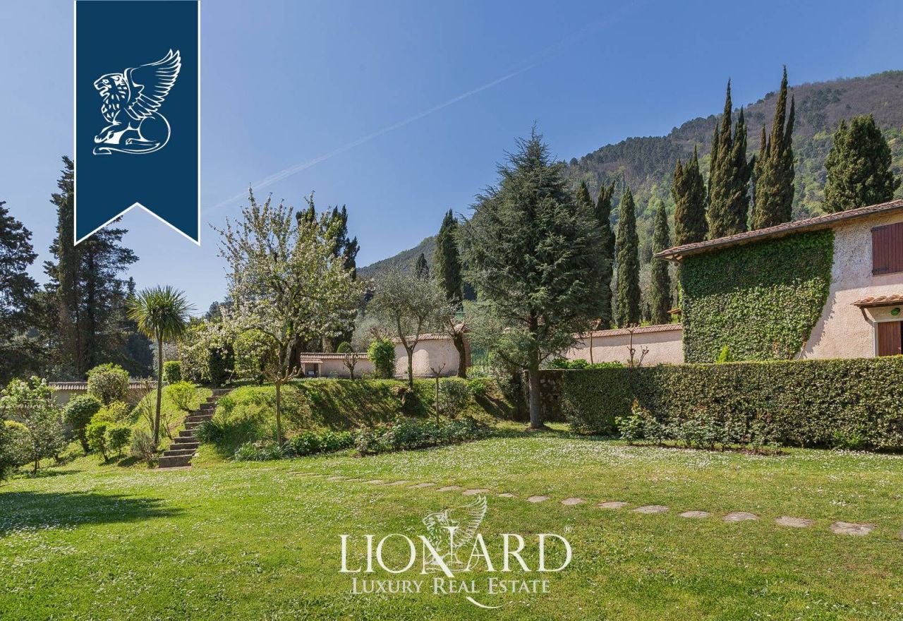 Villa in Lucca, Italien, 700 m² - Foto 1