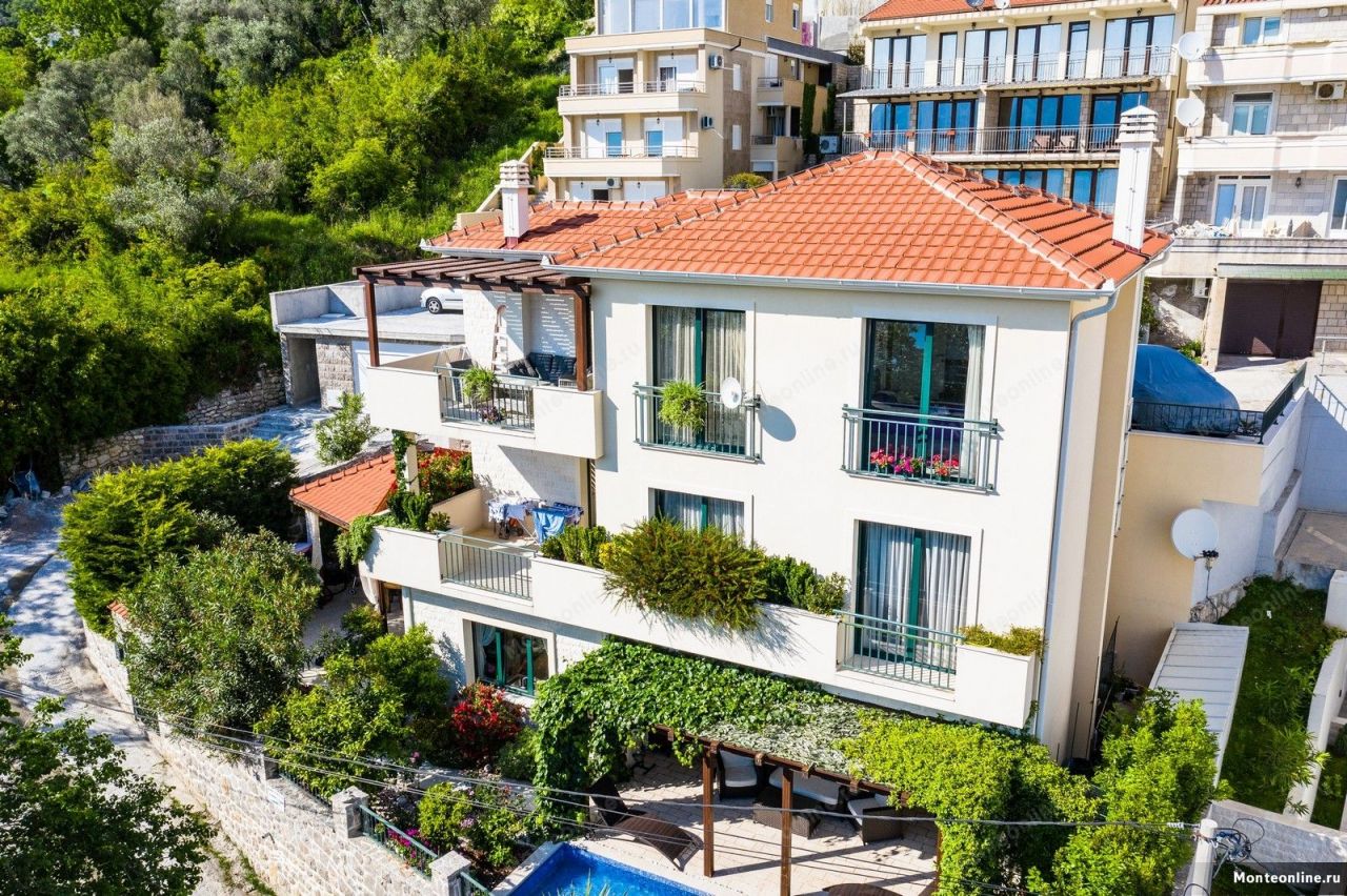 Villa in Tivat, Montenegro, 240 m² - picture 1