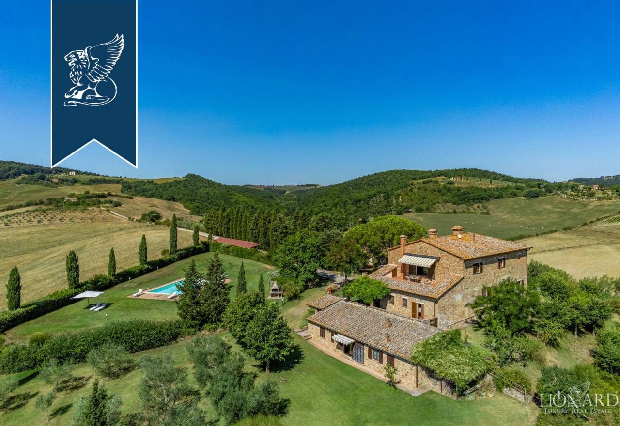 Granja en Montepulciano, Italia, 880 m² - imagen 1