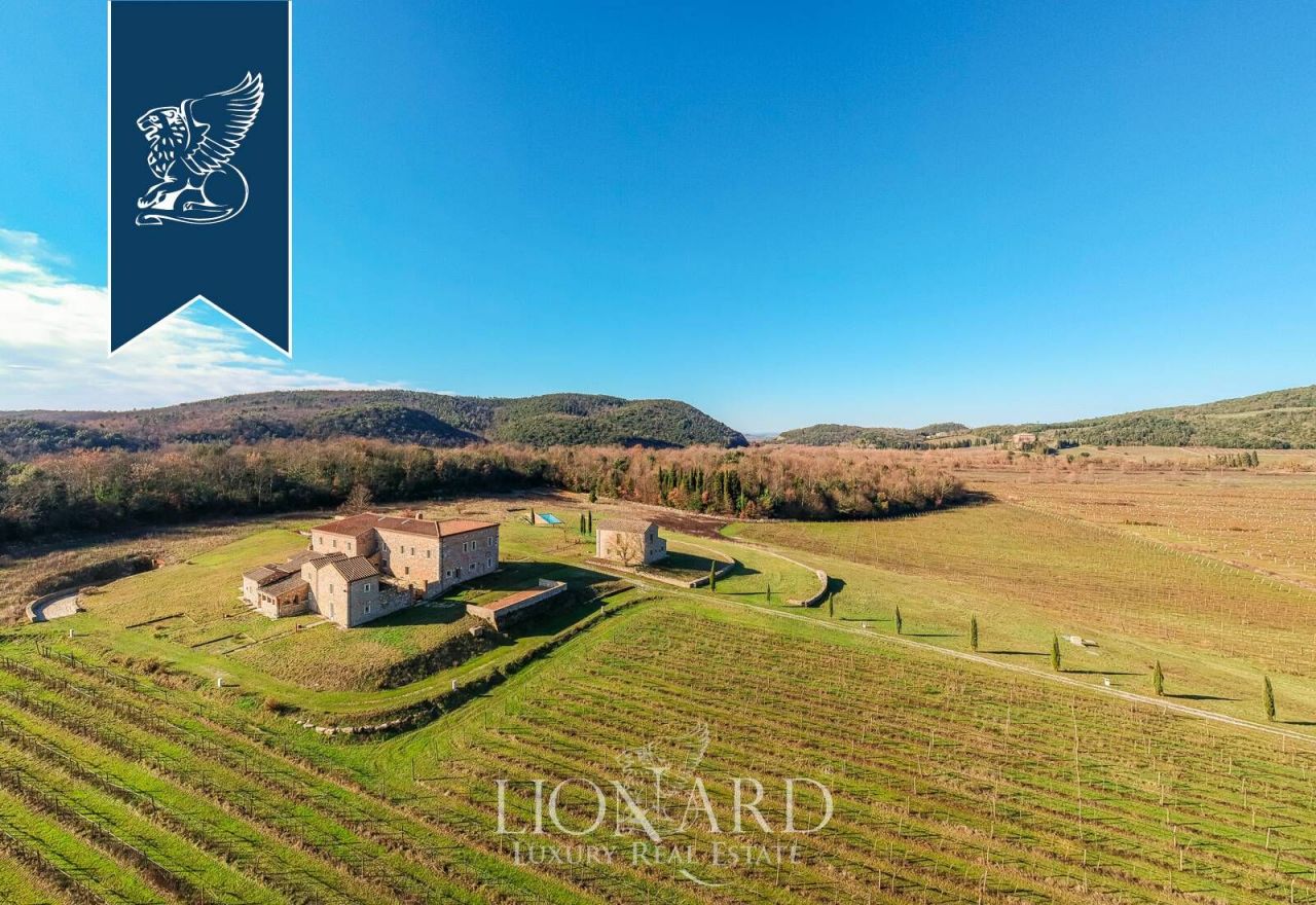 Granja en Siena, Italia, 1 400 m² - imagen 1