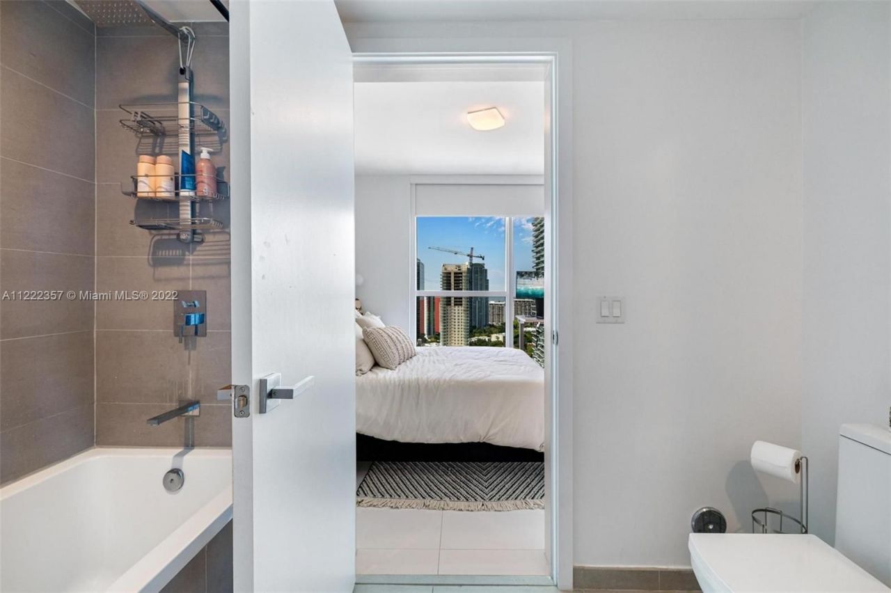 Flat in Miami, USA, 110 m² - picture 3