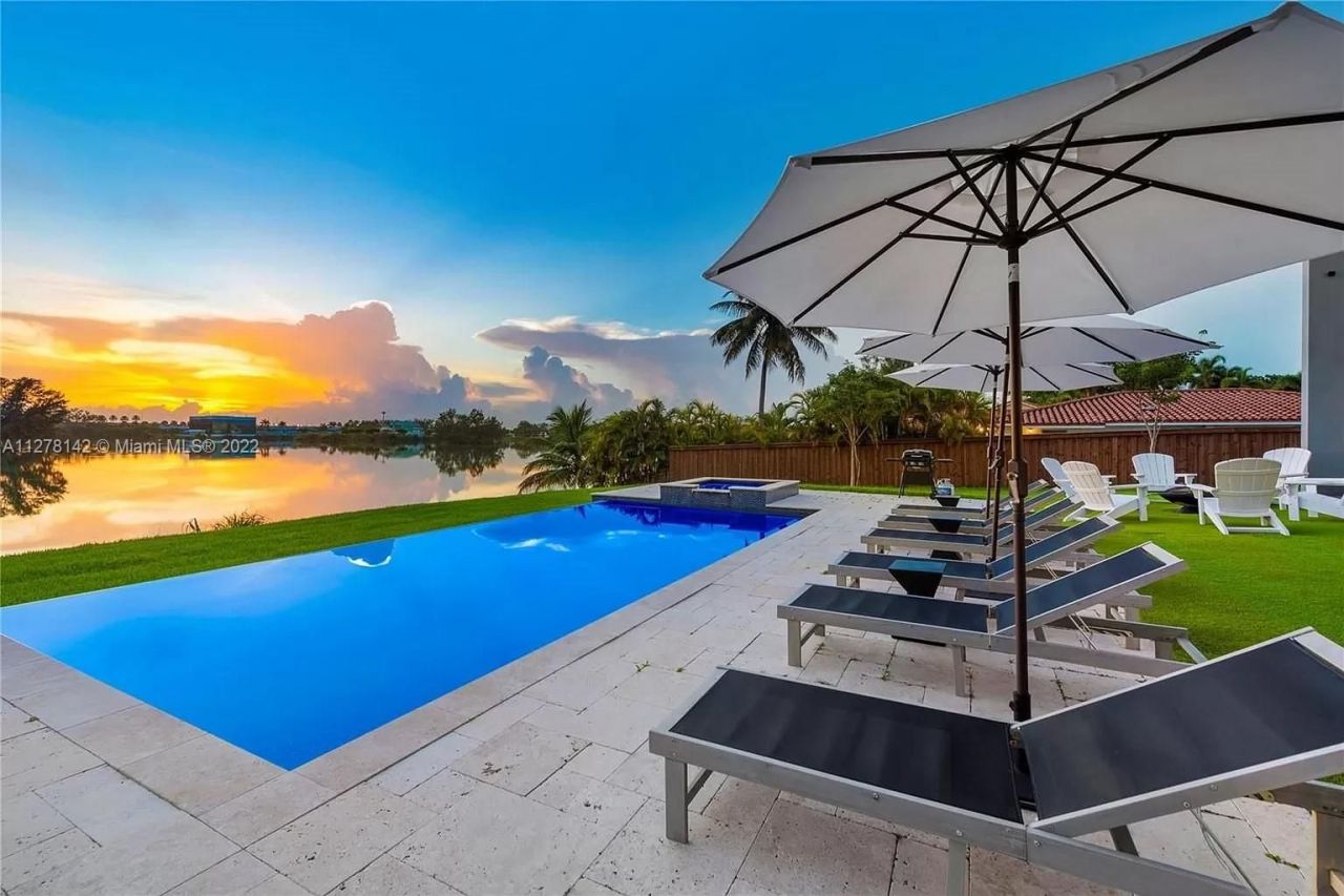 Villa à Miami, États-Unis, 400 m² - image 18