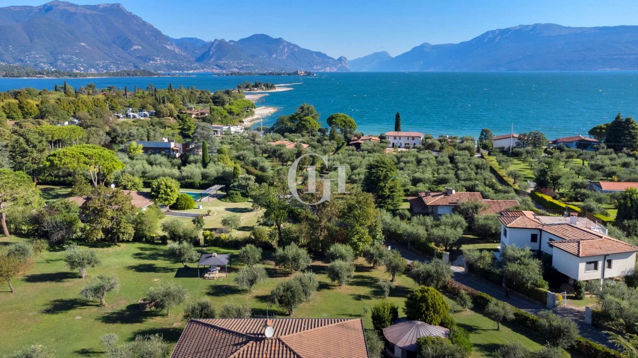 Villa por Lago de Garda, Italia, 515 m² - imagen 3