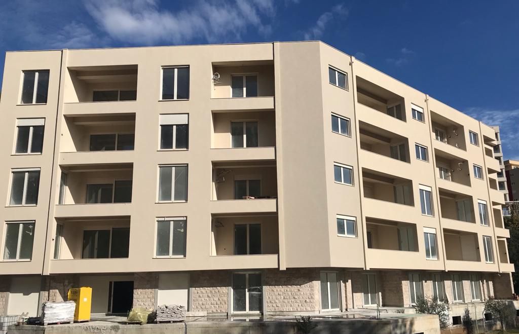 Wohnung in Becici, Montenegro, 66 m² - Foto 1