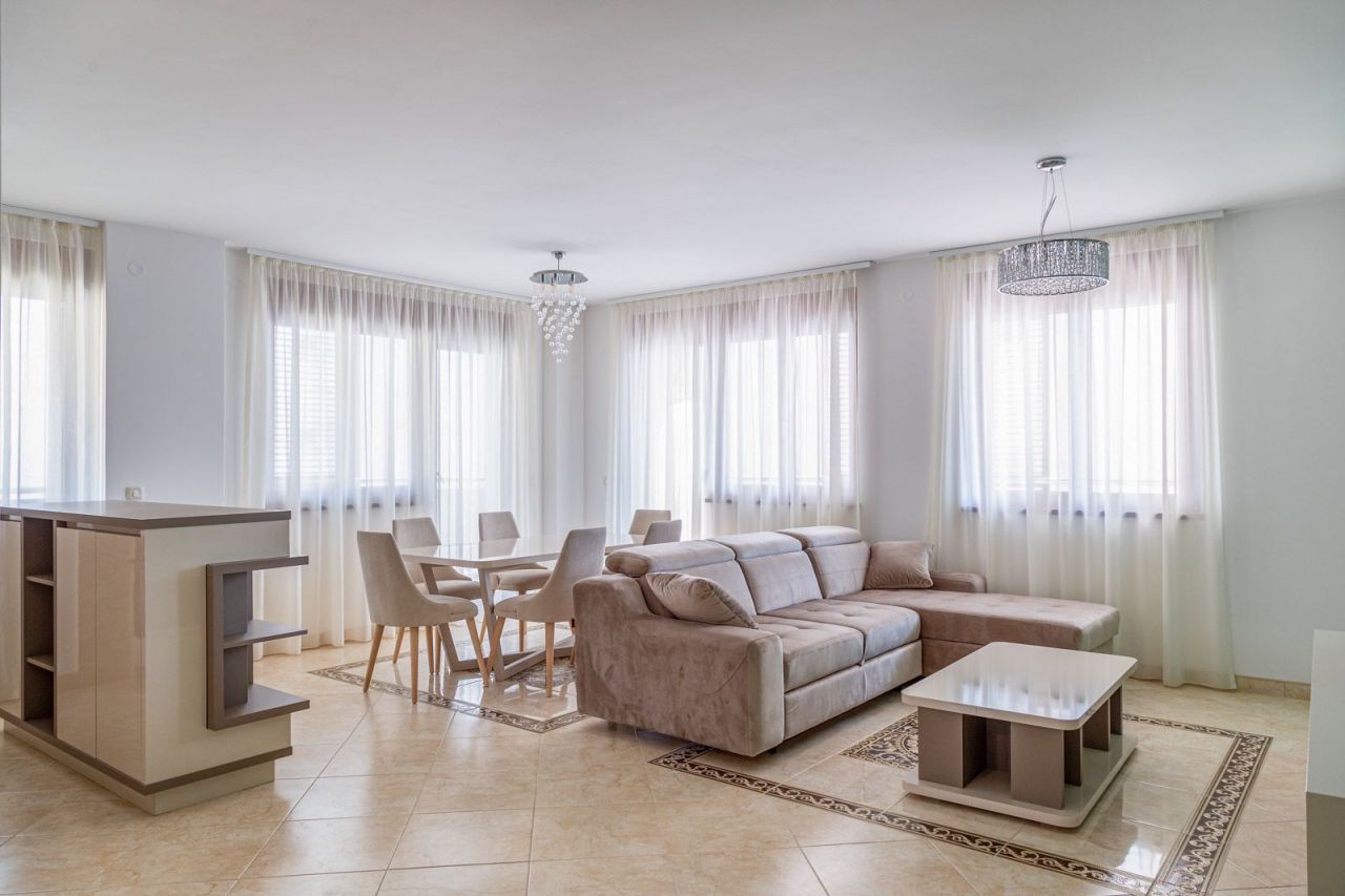 Piso en Becici, Montenegro, 94 m² - imagen 1