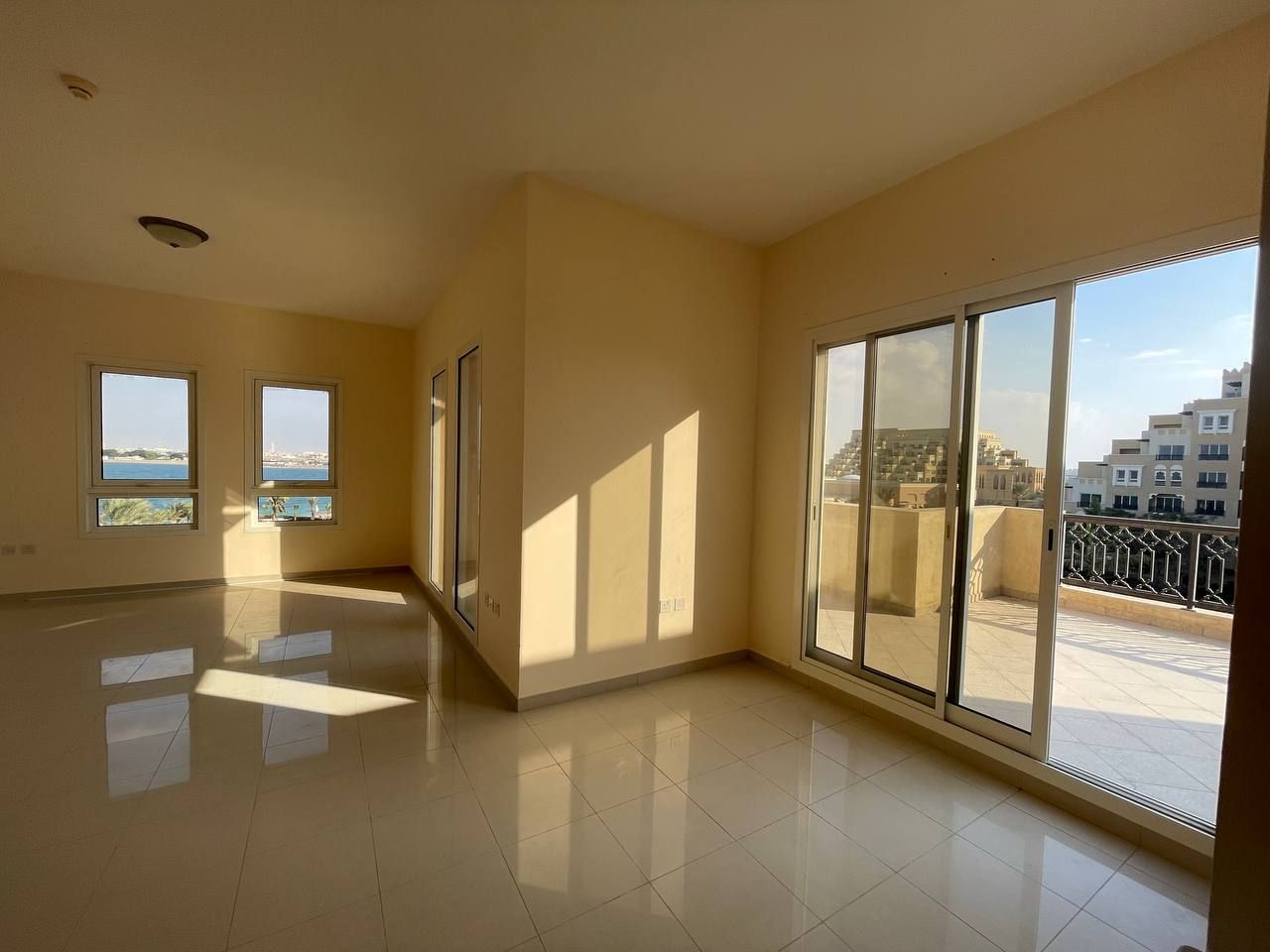 Piso en Ras al-Jaima, EAU, 142 m² - imagen 1