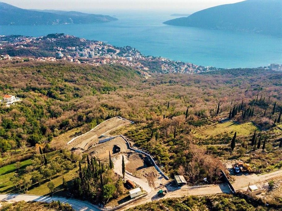 Land in Herceg-Novi, Montenegro, 5 800 m² - picture 1