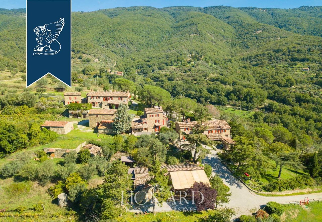 Granja en Cortona, Italia, 1 000 m² - imagen 1