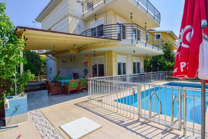 Villa à Alanya, Turquie, 215 m² - image 1