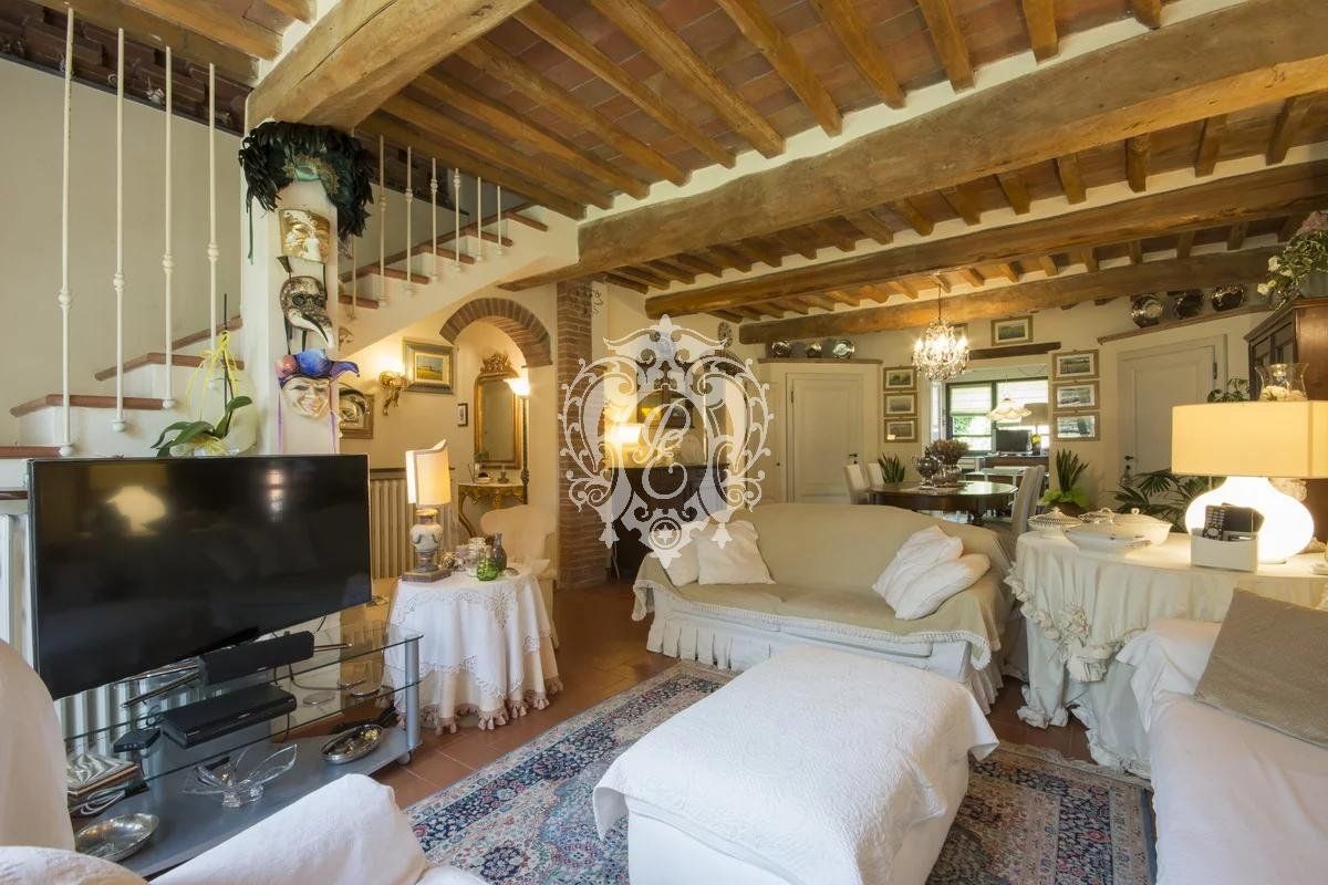 Villa in Pontedera, Italy, 676 m² - picture 3