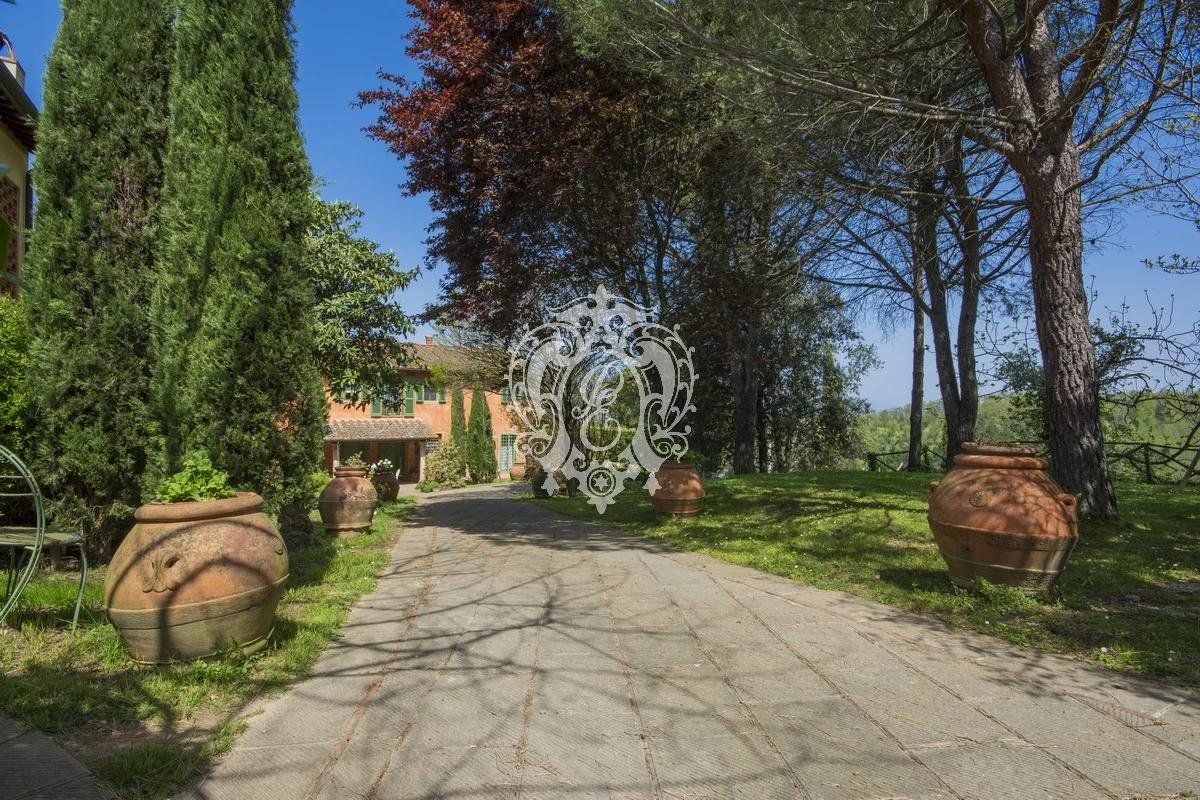 Villa in Pontedera, Italy, 676 m² - picture 4