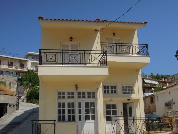 Casa en Loutraki, Grecia, 200 m² - imagen 1
