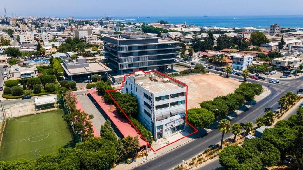 Commercial property in Limassol, Cyprus, 1 462 m² - picture 1