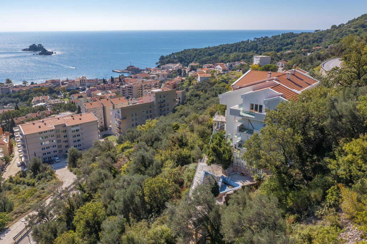 Piso en Petrovac, Montenegro, 137 m² - imagen 1