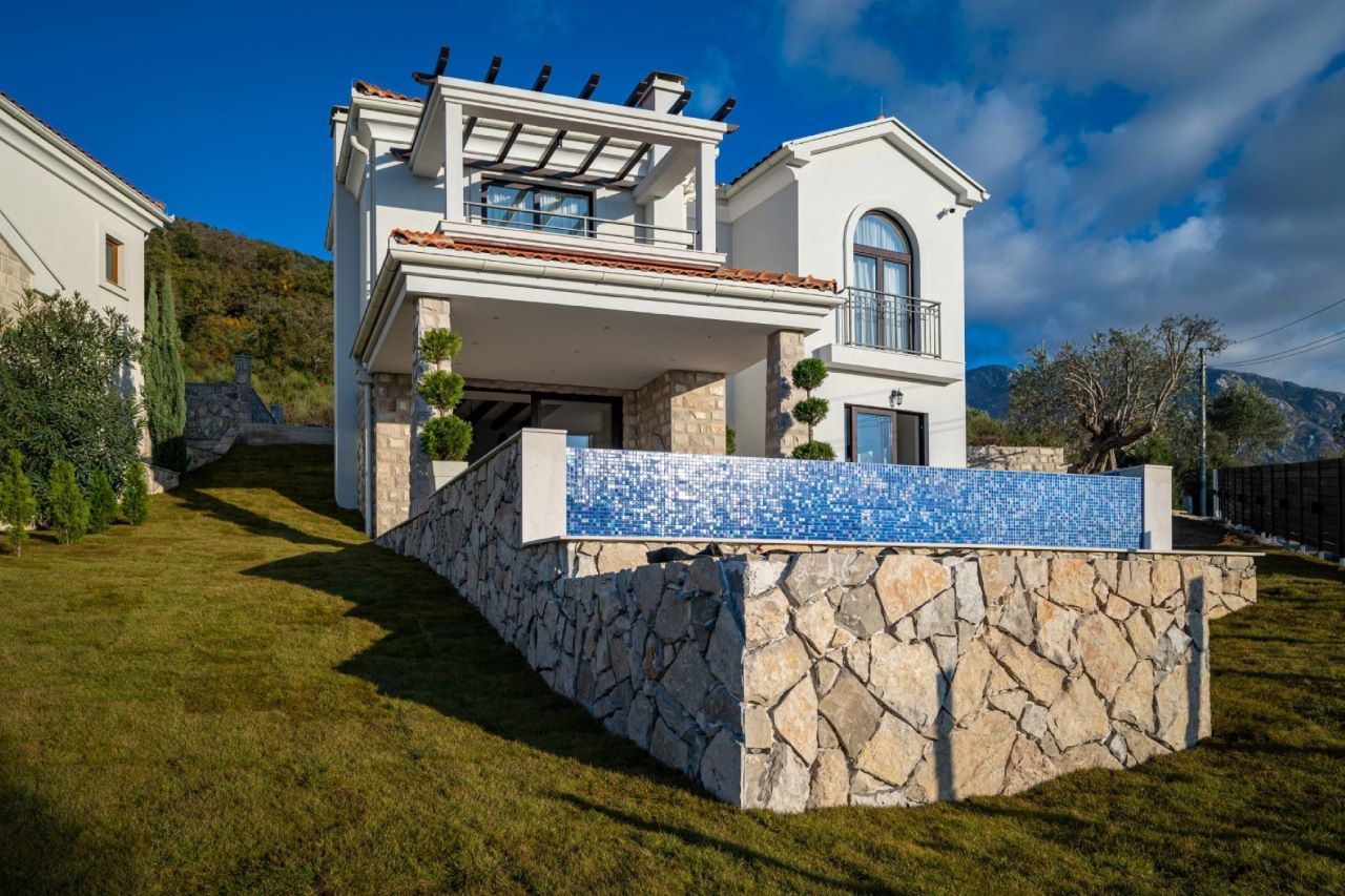 House in Tivat, Montenegro, 185 m² - picture 1