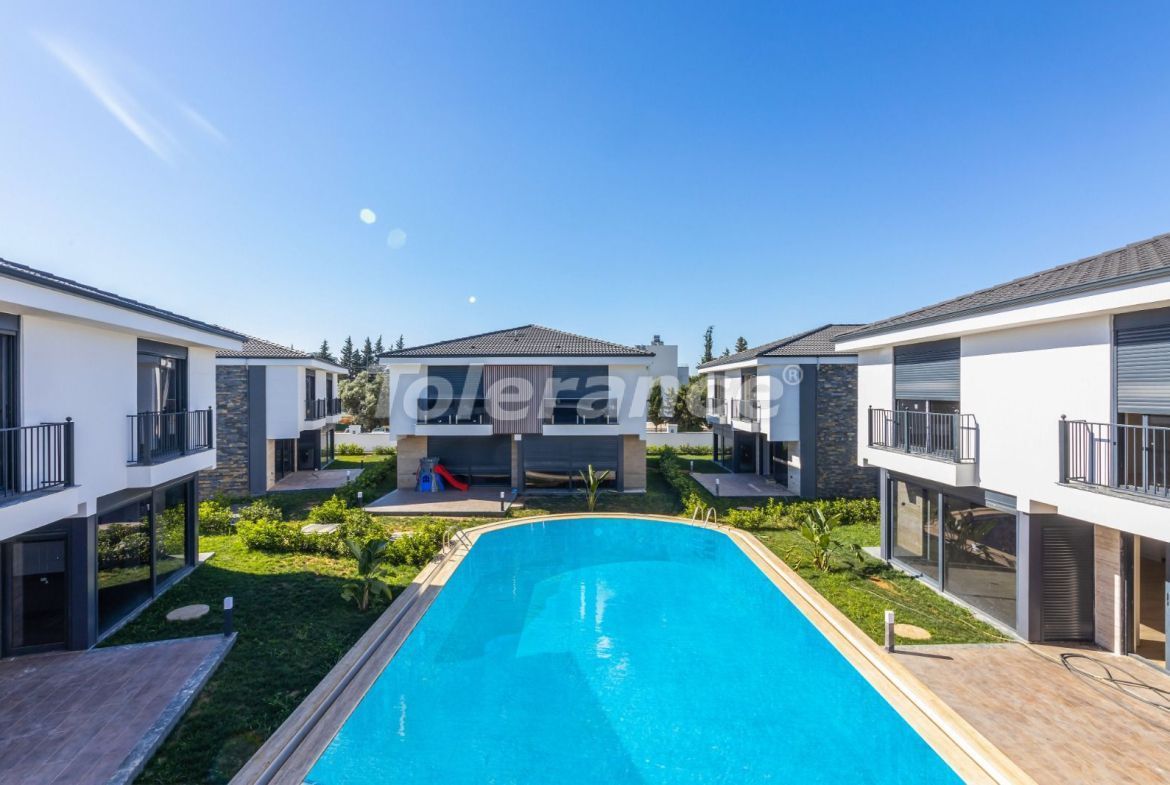 Villa à Antalya, Turquie, 420 m² - image 1