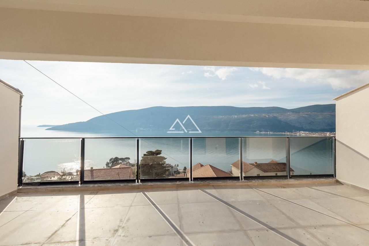 Appartement à Herceg-Novi, Monténégro, 95 m² - image 1