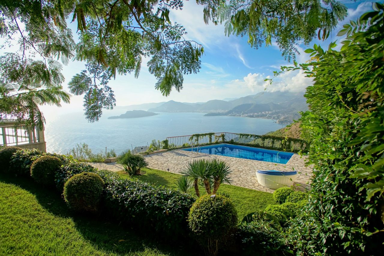 Casa en Sveti Stefan, Montenegro, 164 m² - imagen 1