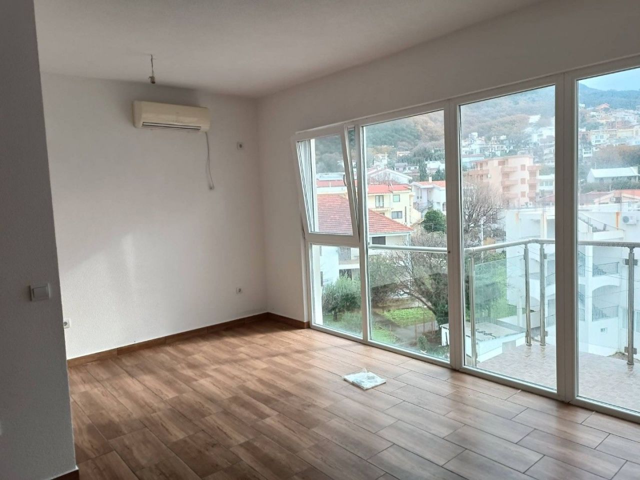 Propiedad comercial en Sutomore, Montenegro, 35 m² - imagen 1