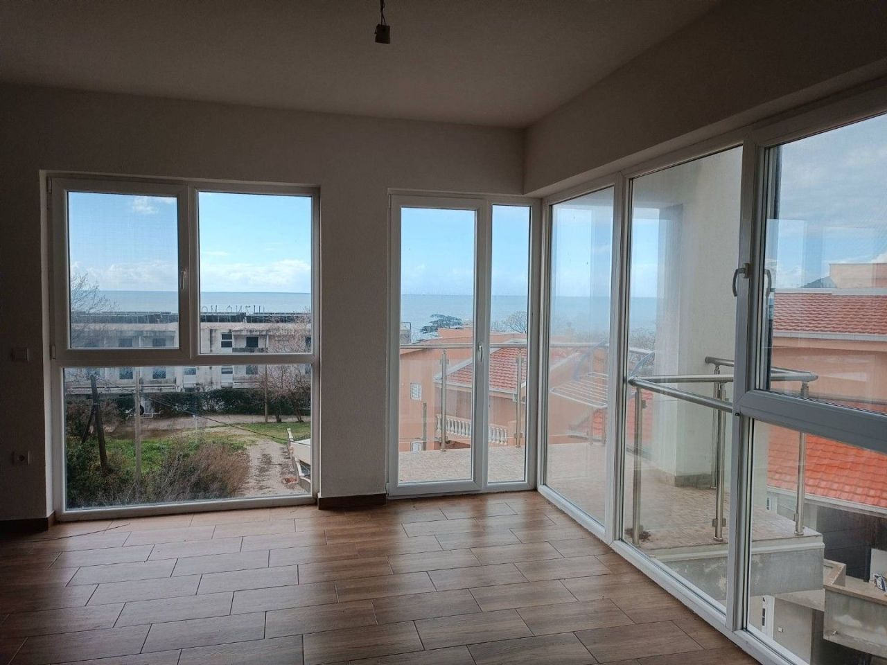 Appartement à Sutomore, Monténégro, 76 m² - image 1