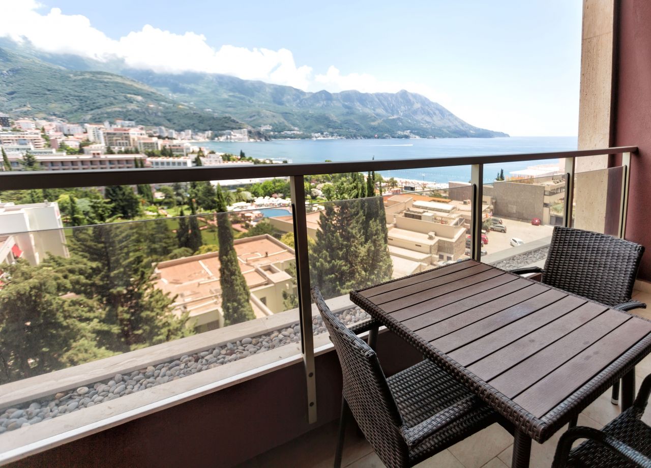 Apartment in Becici, Montenegro, 84 m² - picture 1