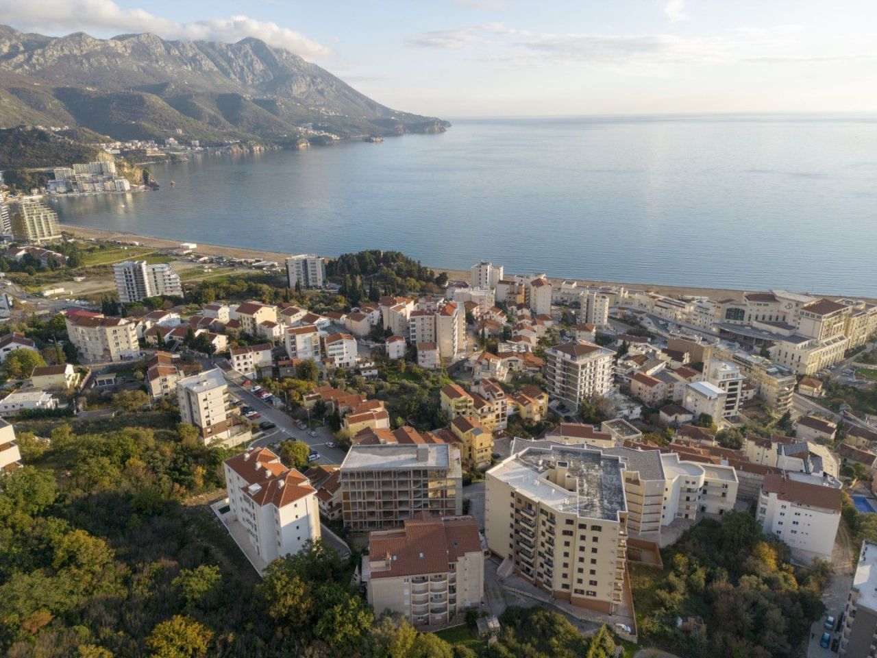 Piso en Becici, Montenegro, 106 m² - imagen 1