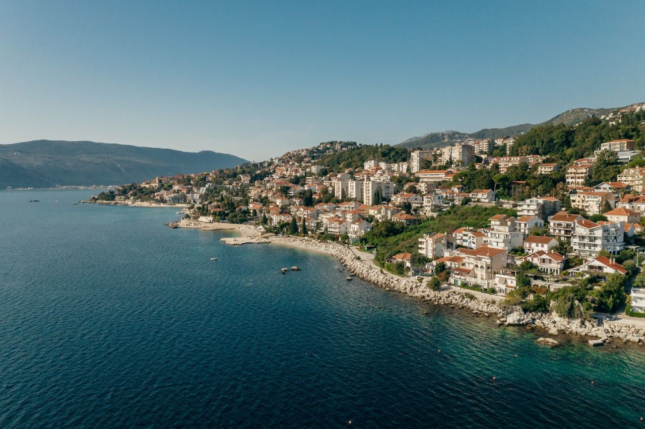 Haus in Herceg-Novi, Montenegro, 180 m² - Foto 1