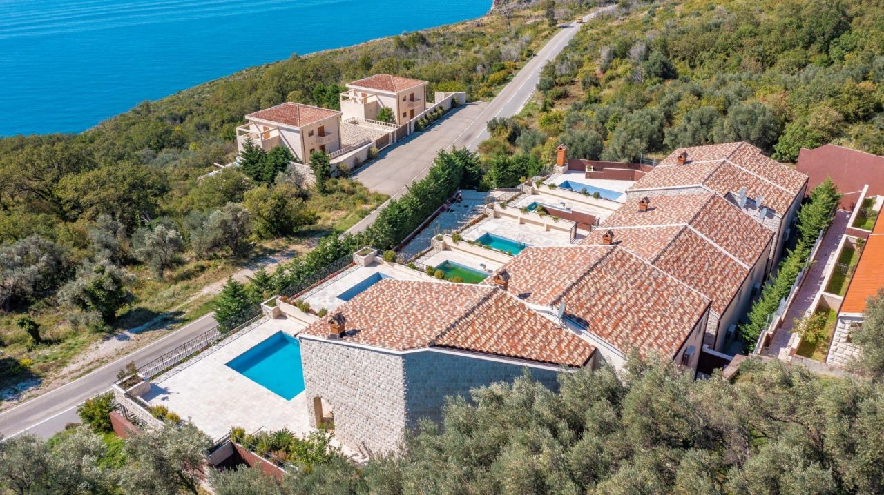 Villa in Rezevici, Montenegro, 150 m² - Foto 1