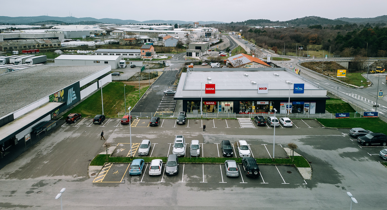 Geschäft in Sežana, Slowenien, 1 068 m² - Foto 1