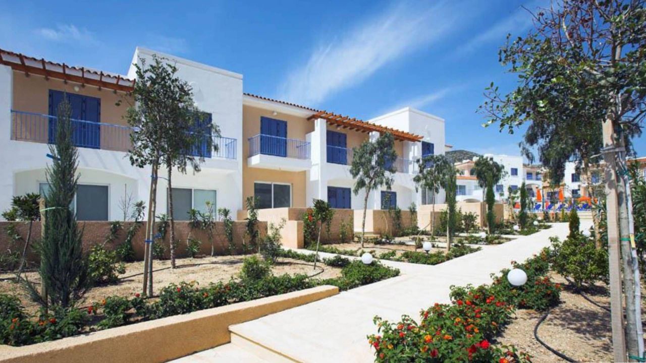 Apartment in Peyia, Cyprus, 91.1 m² - picture 1