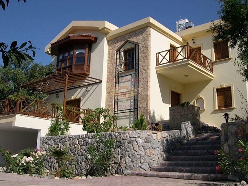 Maison à Kyrenia, Chypre, 228 m² - image 1