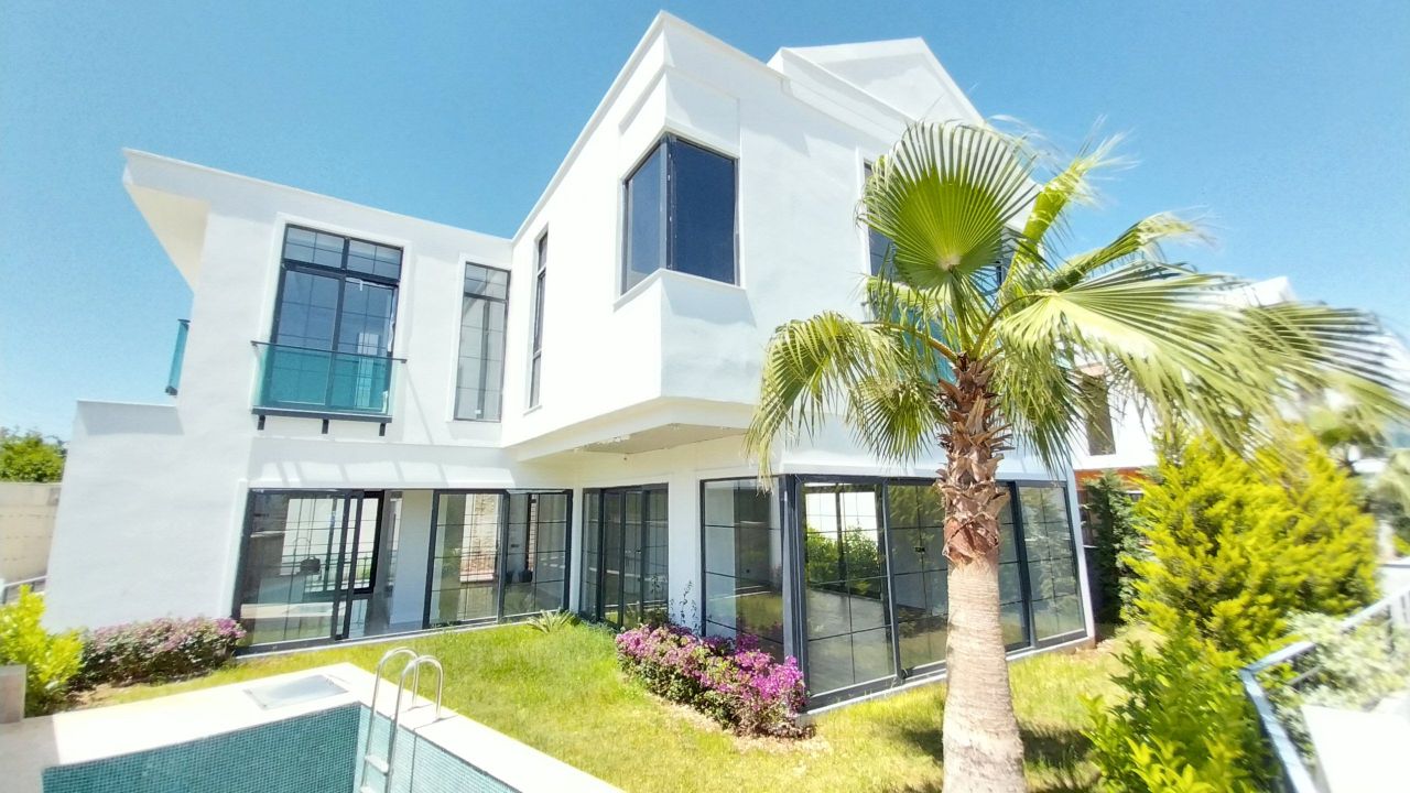 Appartamento a Mersin, Turchia, 260 m² - foto 1