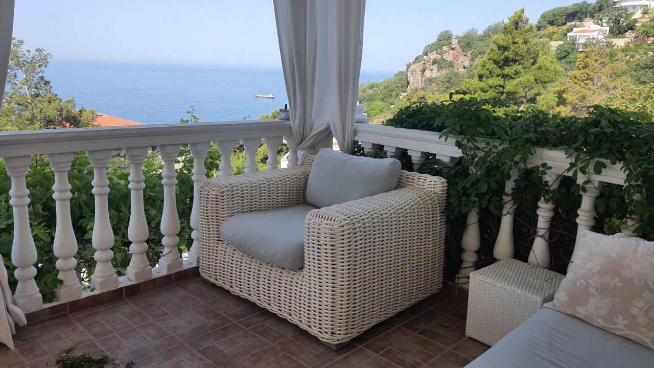 Villa in Bar, Montenegro, 307 m² - picture 2