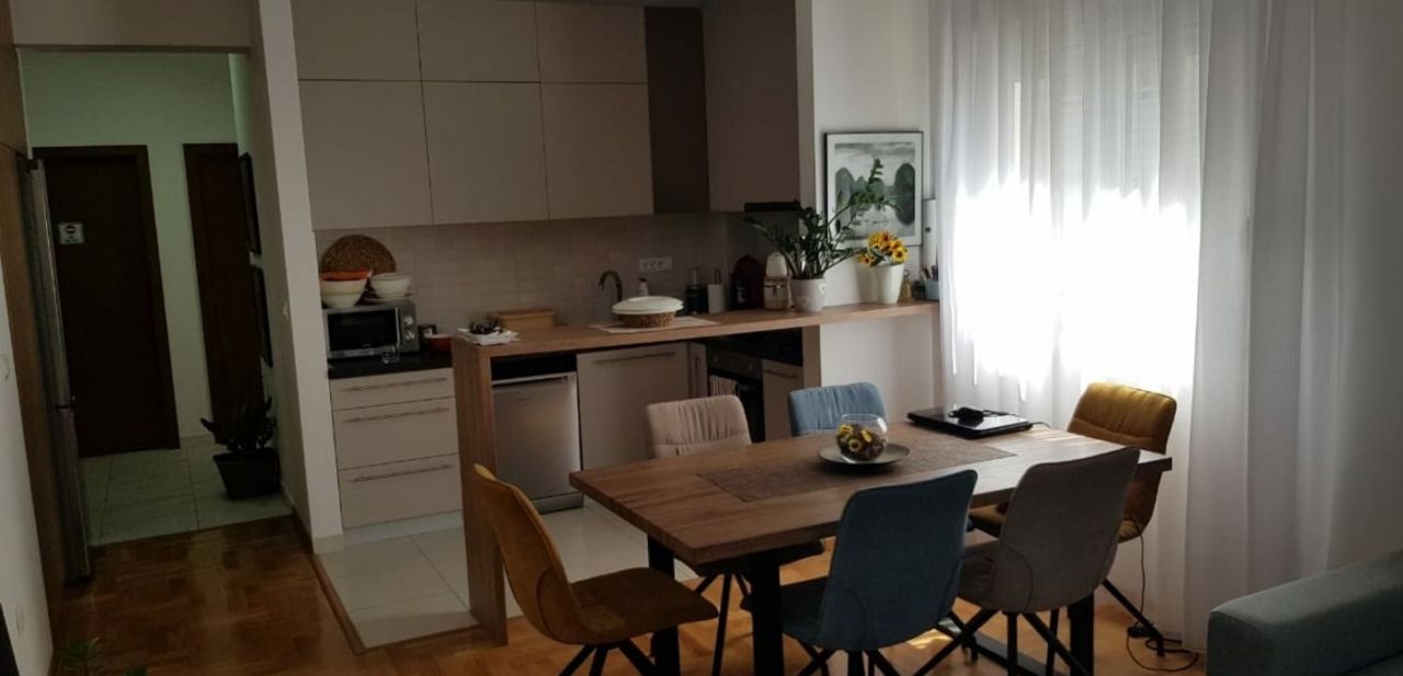 Wohnung in Budva, Montenegro, 84 m² - Foto 1