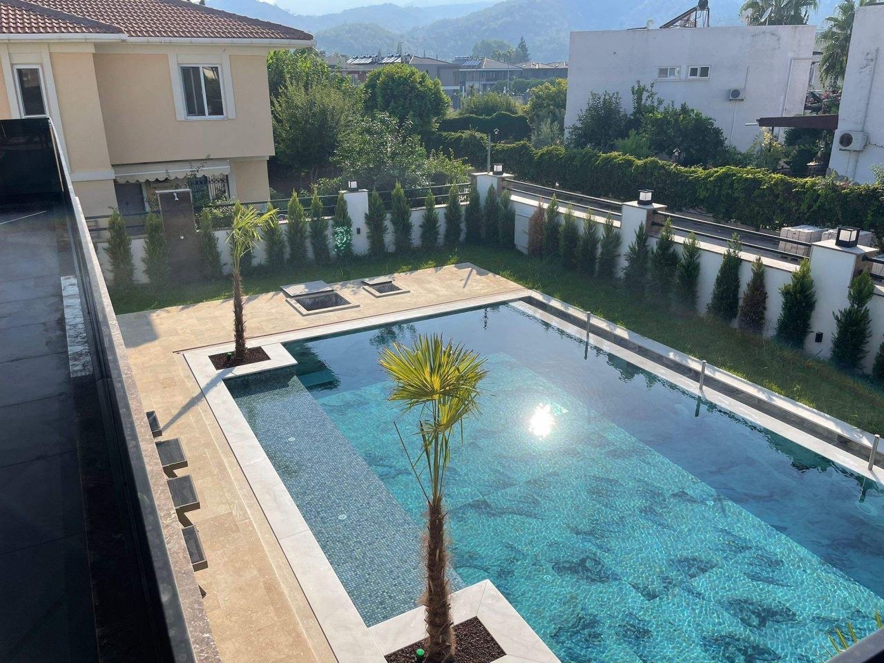 Villa en Camyuva, Turquia, 250 m² - imagen 1