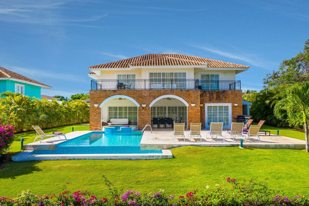 Villa à Punta Cana, République dominicaine, 464 m² - image 1