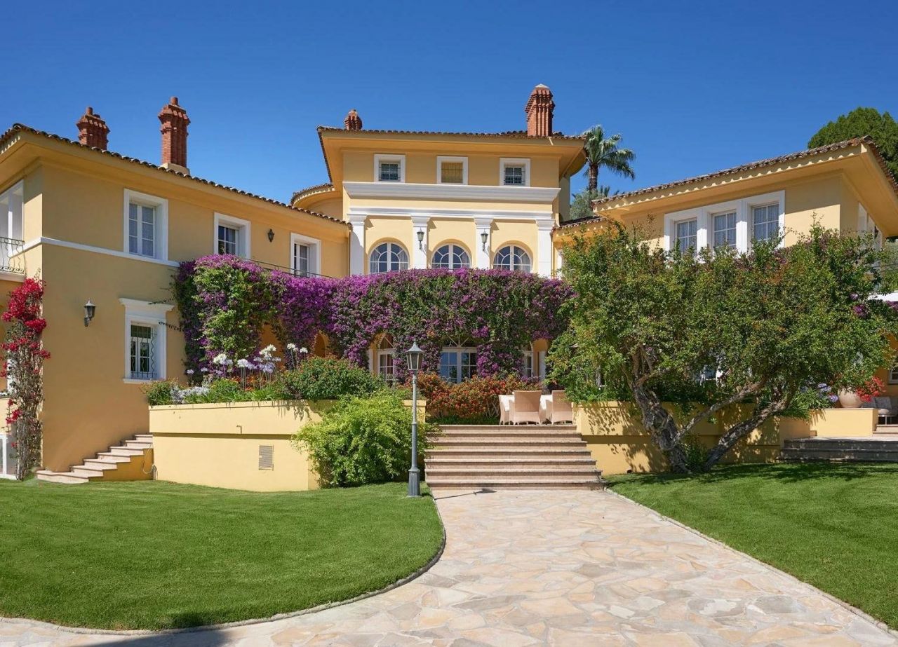 Villa in Cannes, France, 885 m² - picture 1