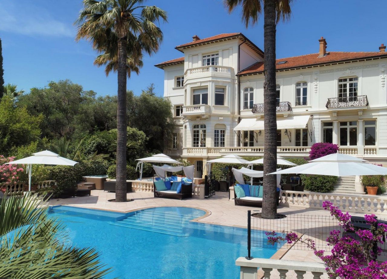 Villa in Cannes, France, 800 m² - picture 1