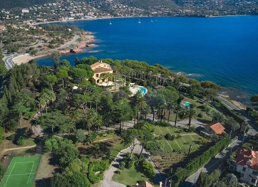 Villa en Saint-Raphaël, Francia, 480 m² - imagen 1