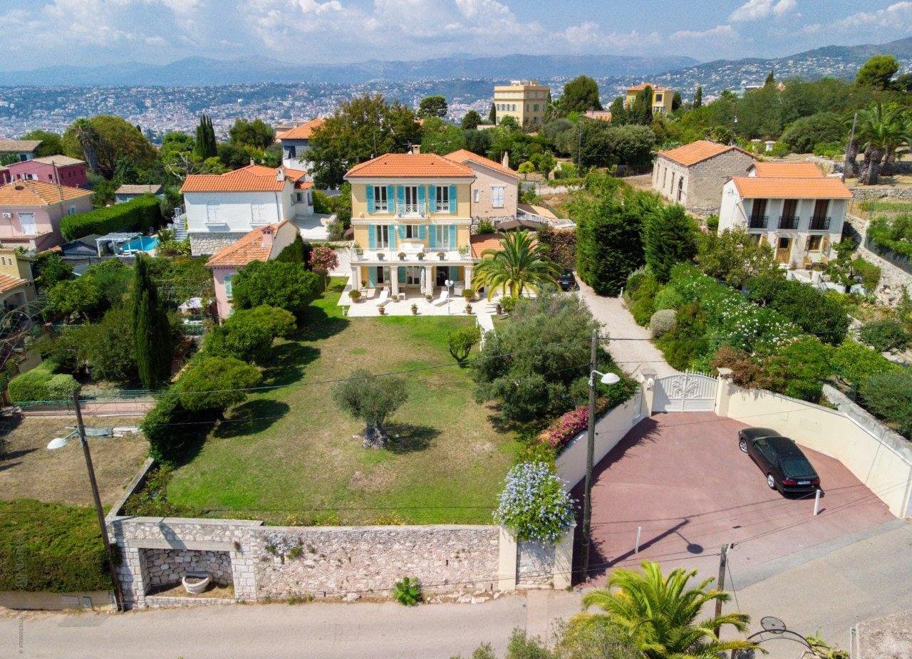 Villa in Villefranche-sur-Mer, France, 200 m² - picture 1