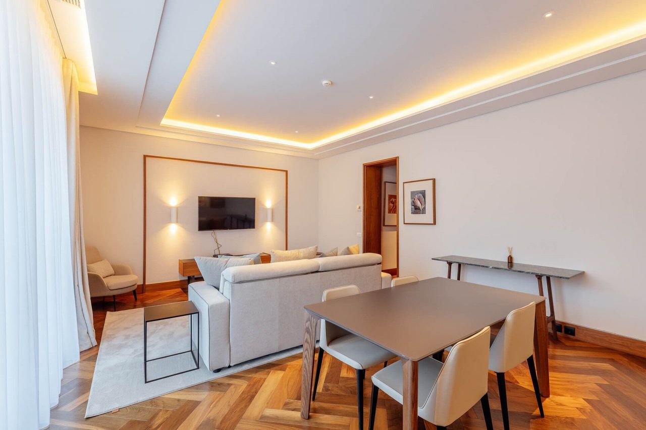 Appartamento a Tivat, Montenegro, 95 m² - foto 1