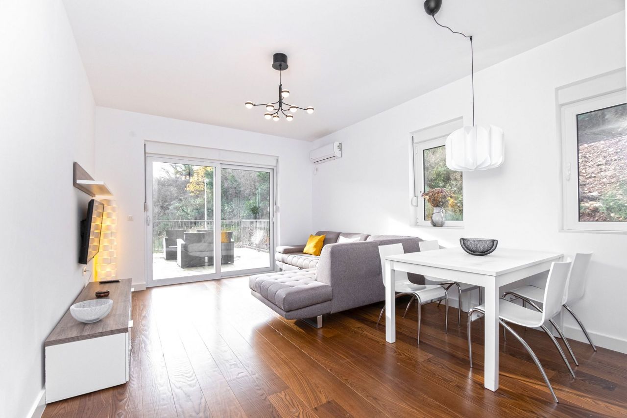 Wohnung in Przno, Montenegro, 50 m² - Foto 1