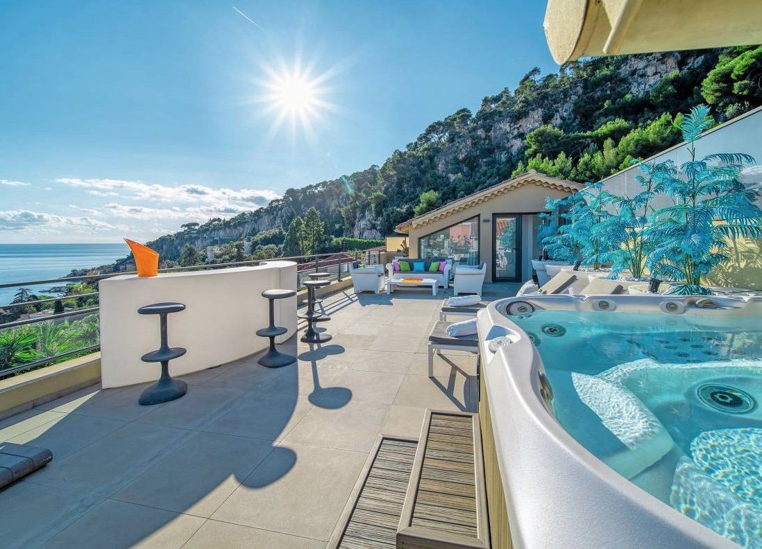 Villa in Villefranche-sur-Mer, France, 340 m² - picture 1