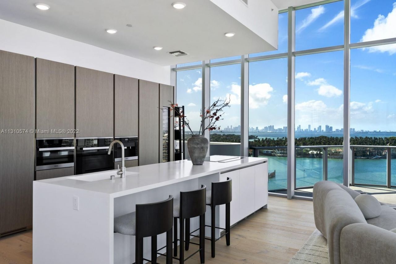 Penthouse in Miami, USA, 200 m² - picture 16