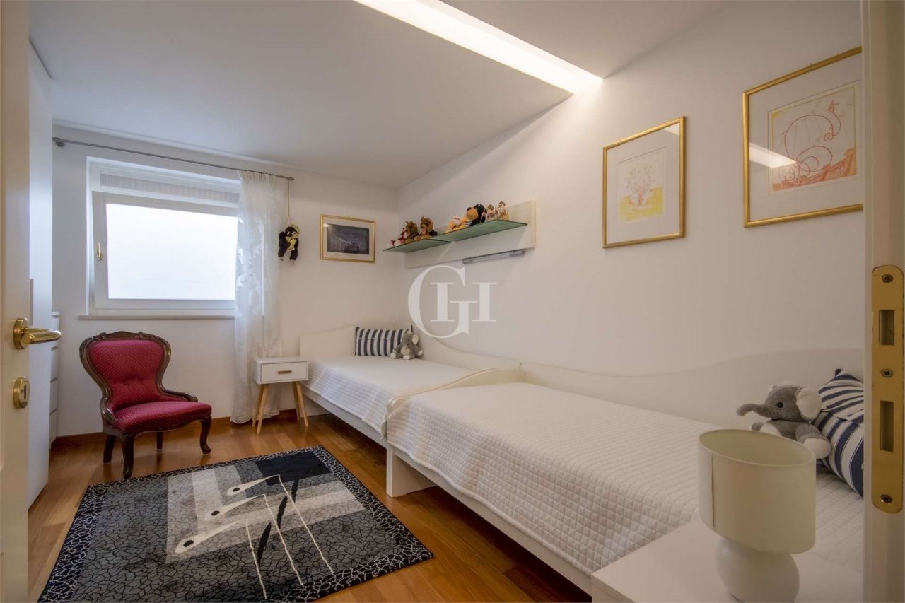 Villa on Lake Garda, Italy, 500 m² - picture 11